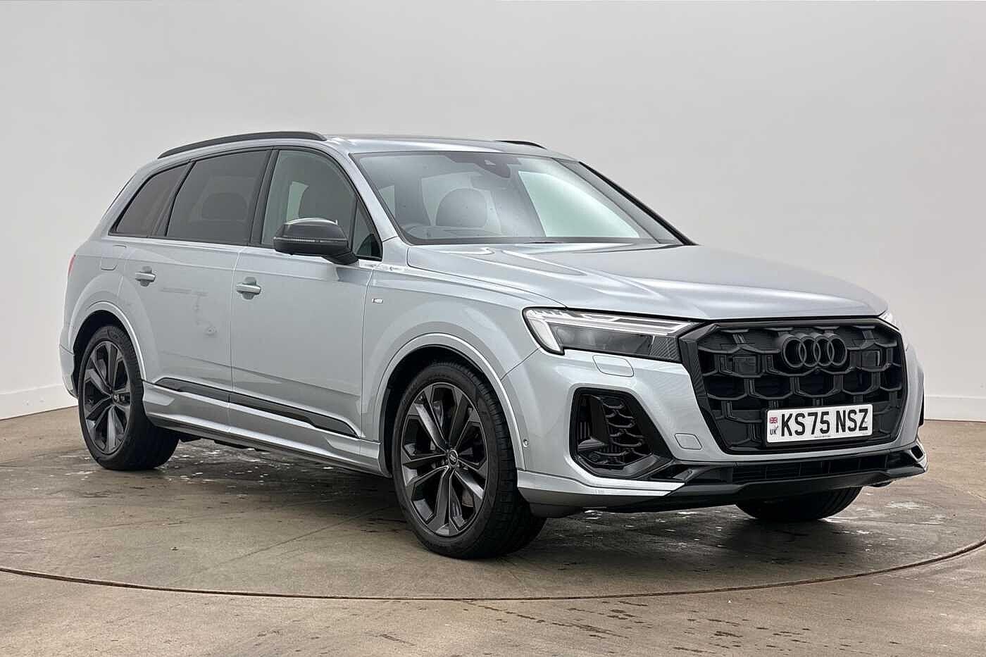 Main listing image - Audi Q7