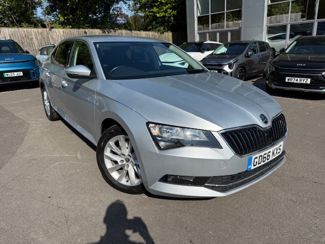 Main listing image - Skoda Superb