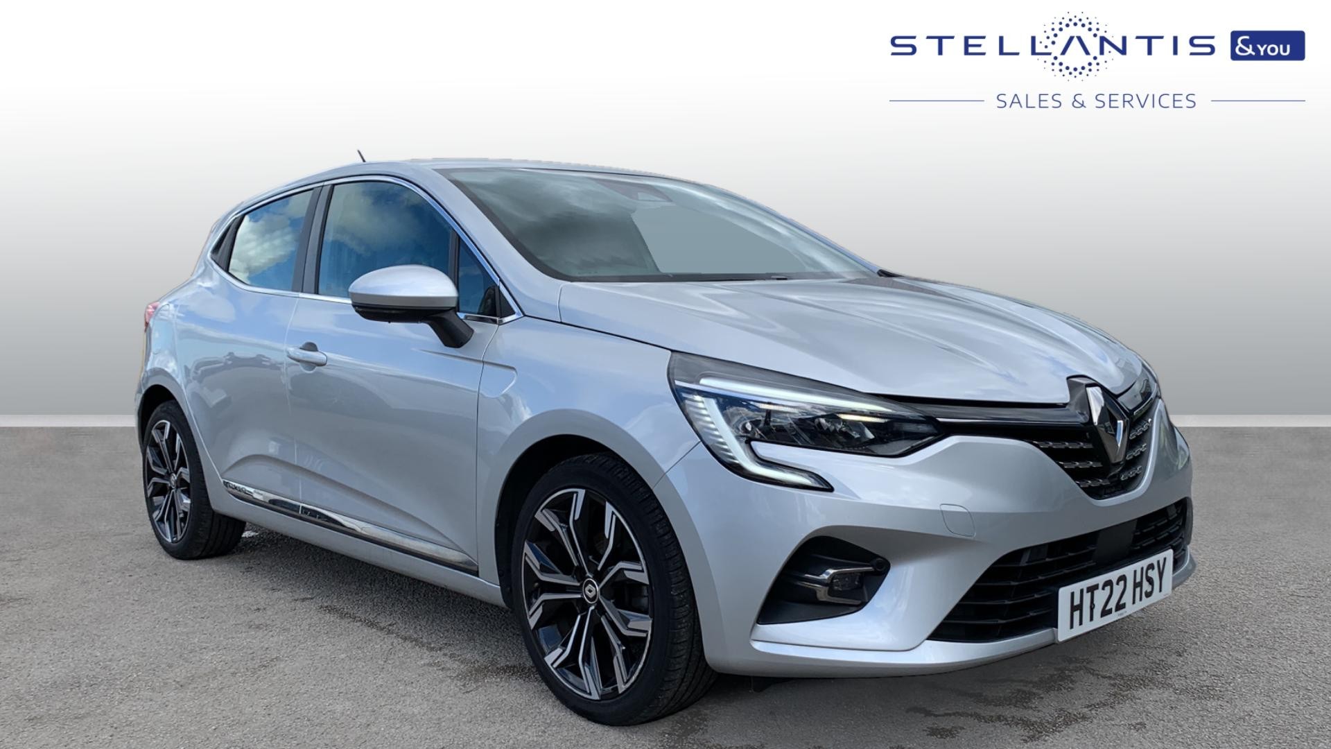 Main listing image - Renault Clio