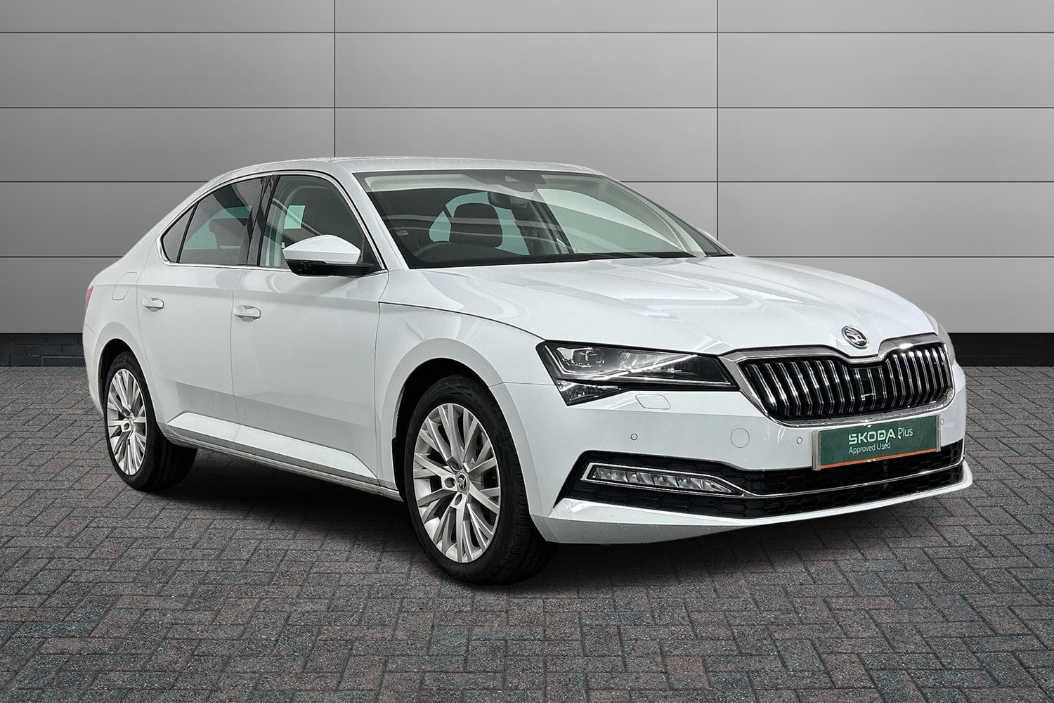 Main listing image - Skoda Superb