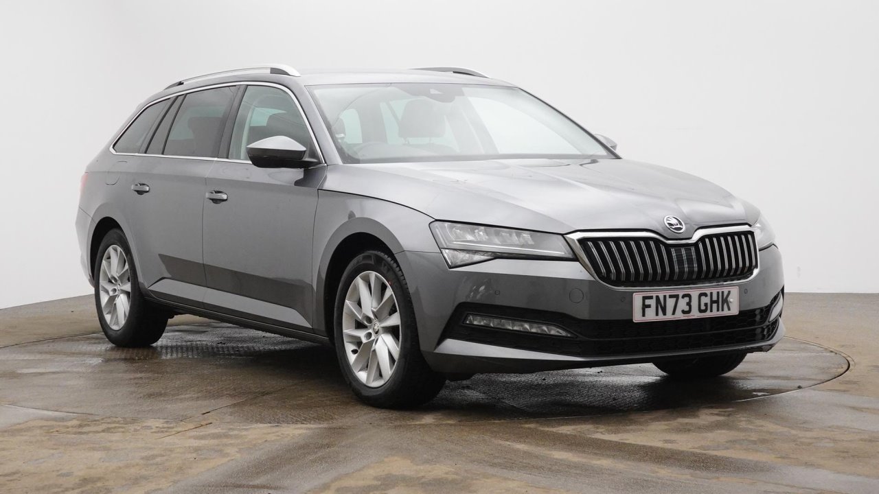 Main listing image - Skoda Superb Estate