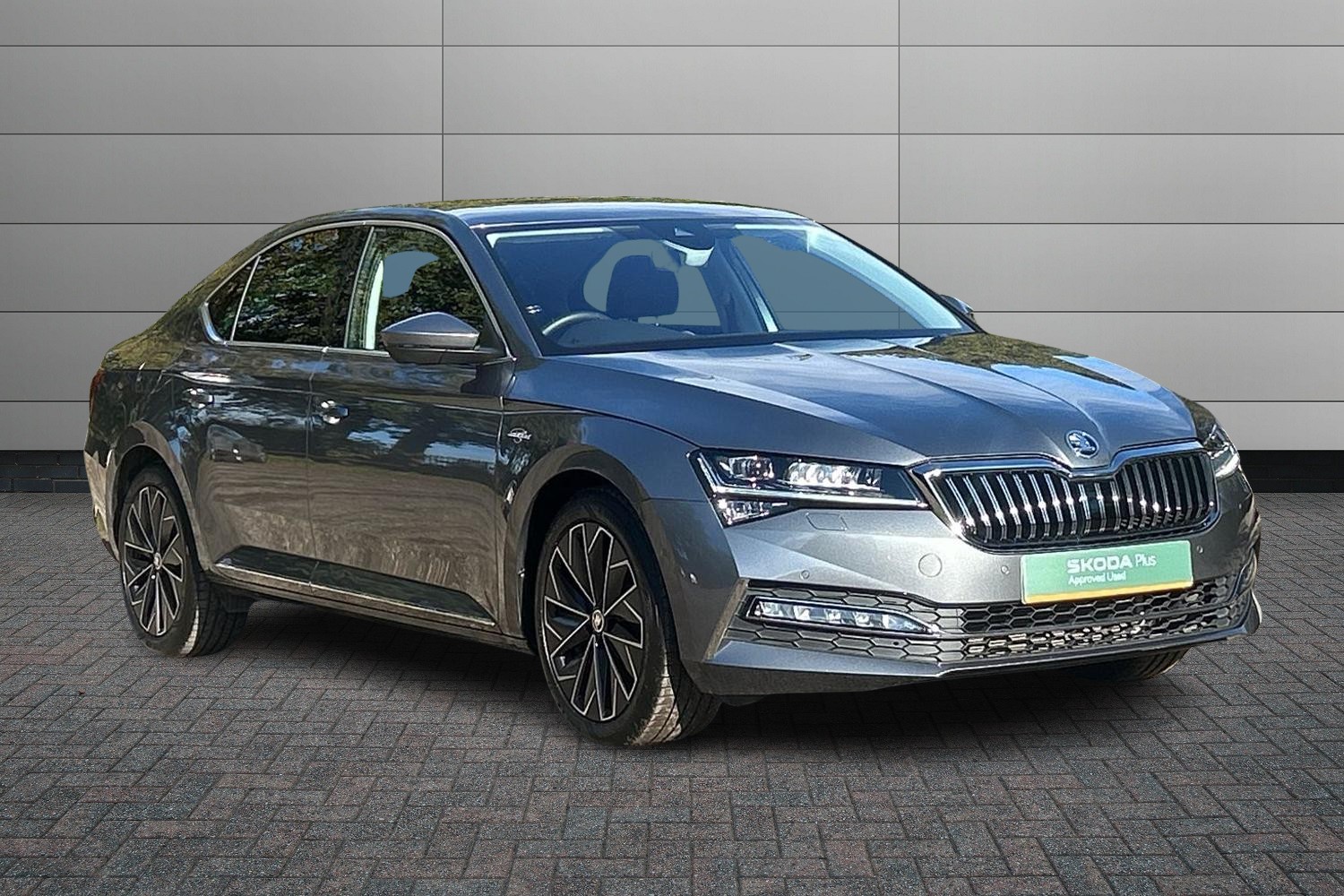 Main listing image - Skoda Superb