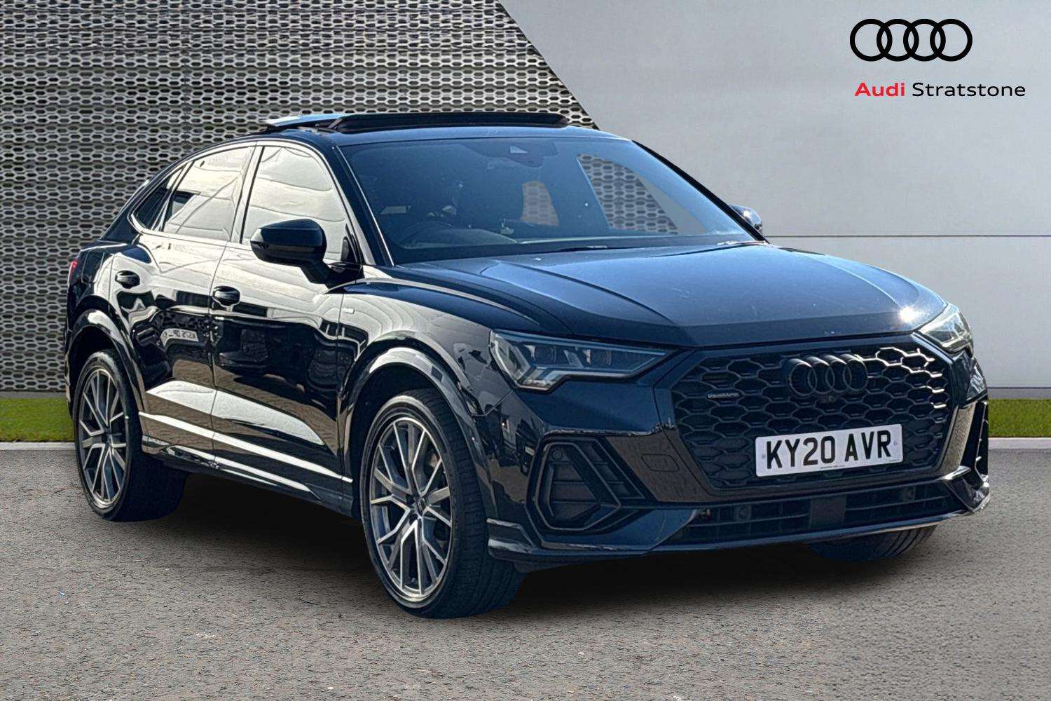 Main listing image - Audi Q3