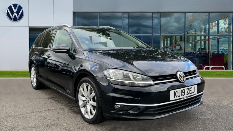 Main listing image - Volkswagen Golf Estate