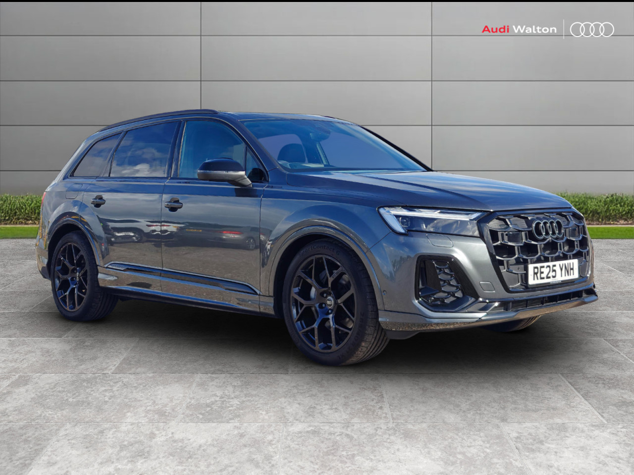 Main listing image - Audi Q7