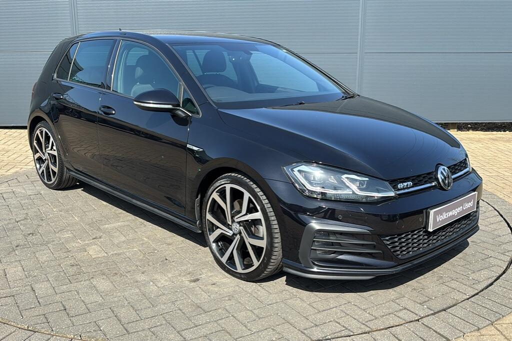 Main listing image - Volkswagen Golf