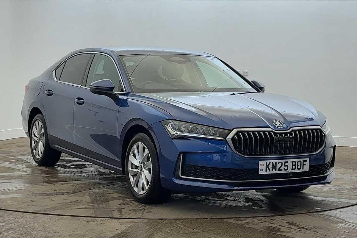 Main listing image - Skoda Superb