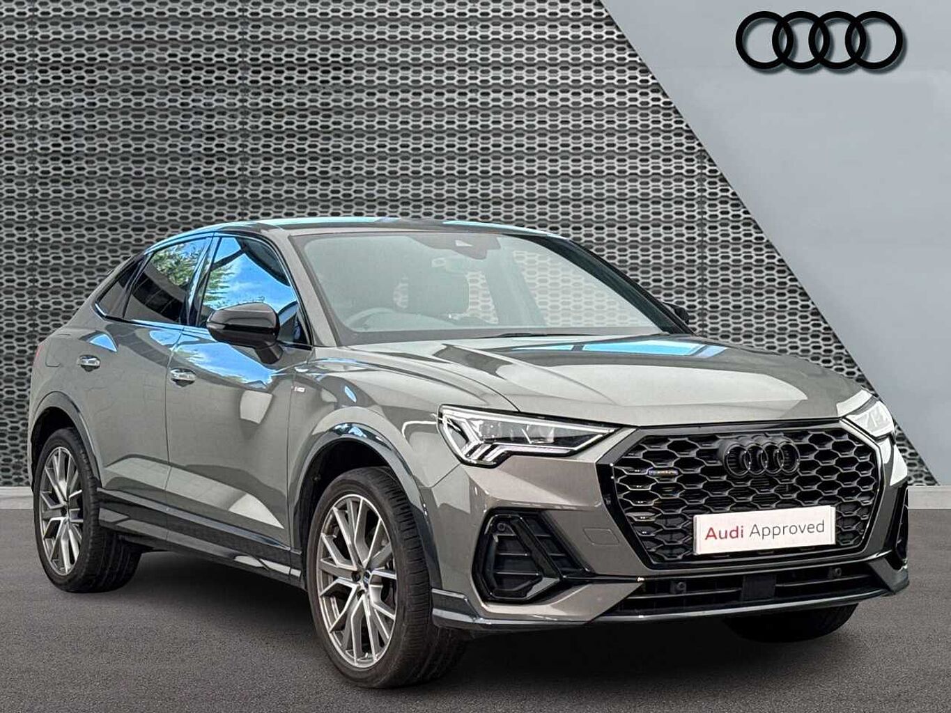 Main listing image - Audi Q3