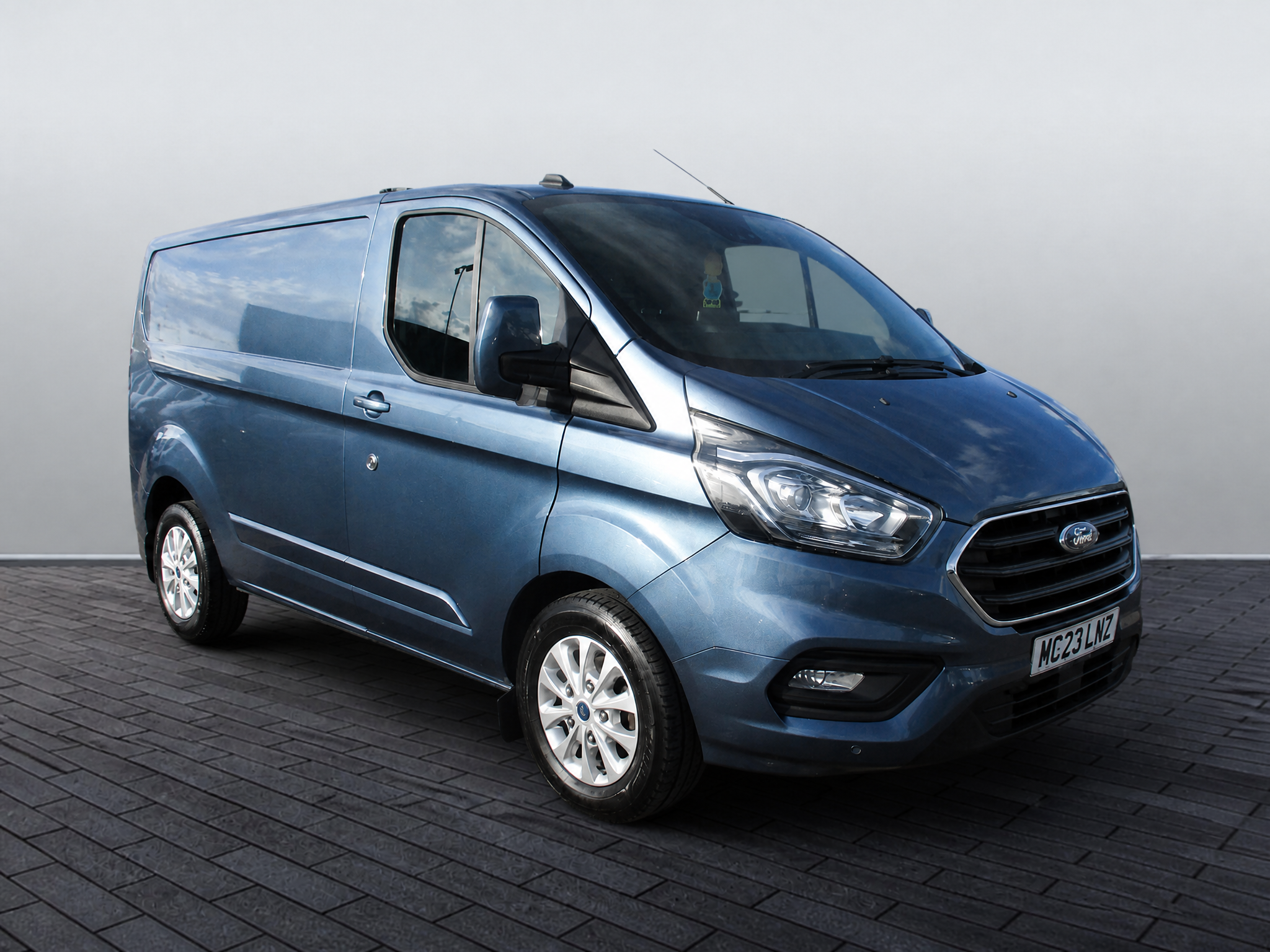 Main listing image - Ford Transit Custom