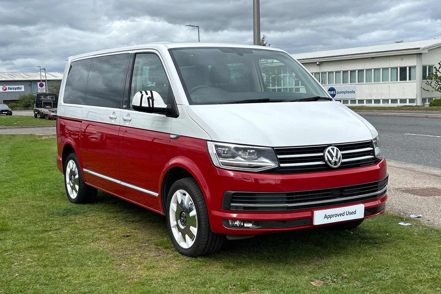 Main listing image - Volkswagen Caravelle