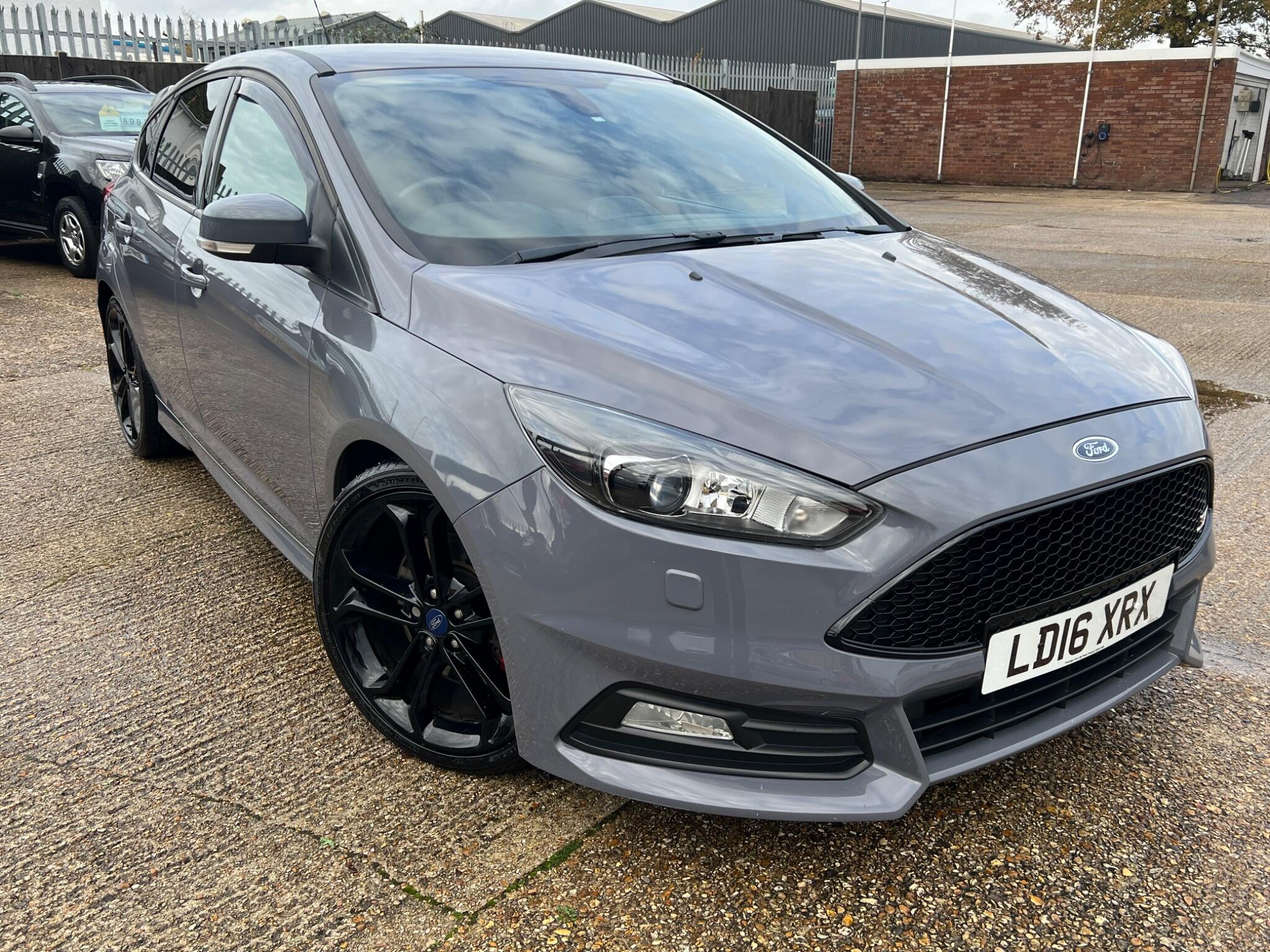 Main listing image - Ford Focus ST
