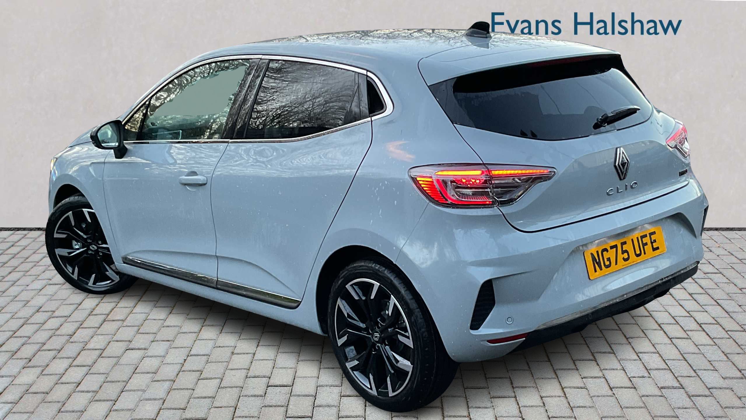 Main listing image - Renault Clio