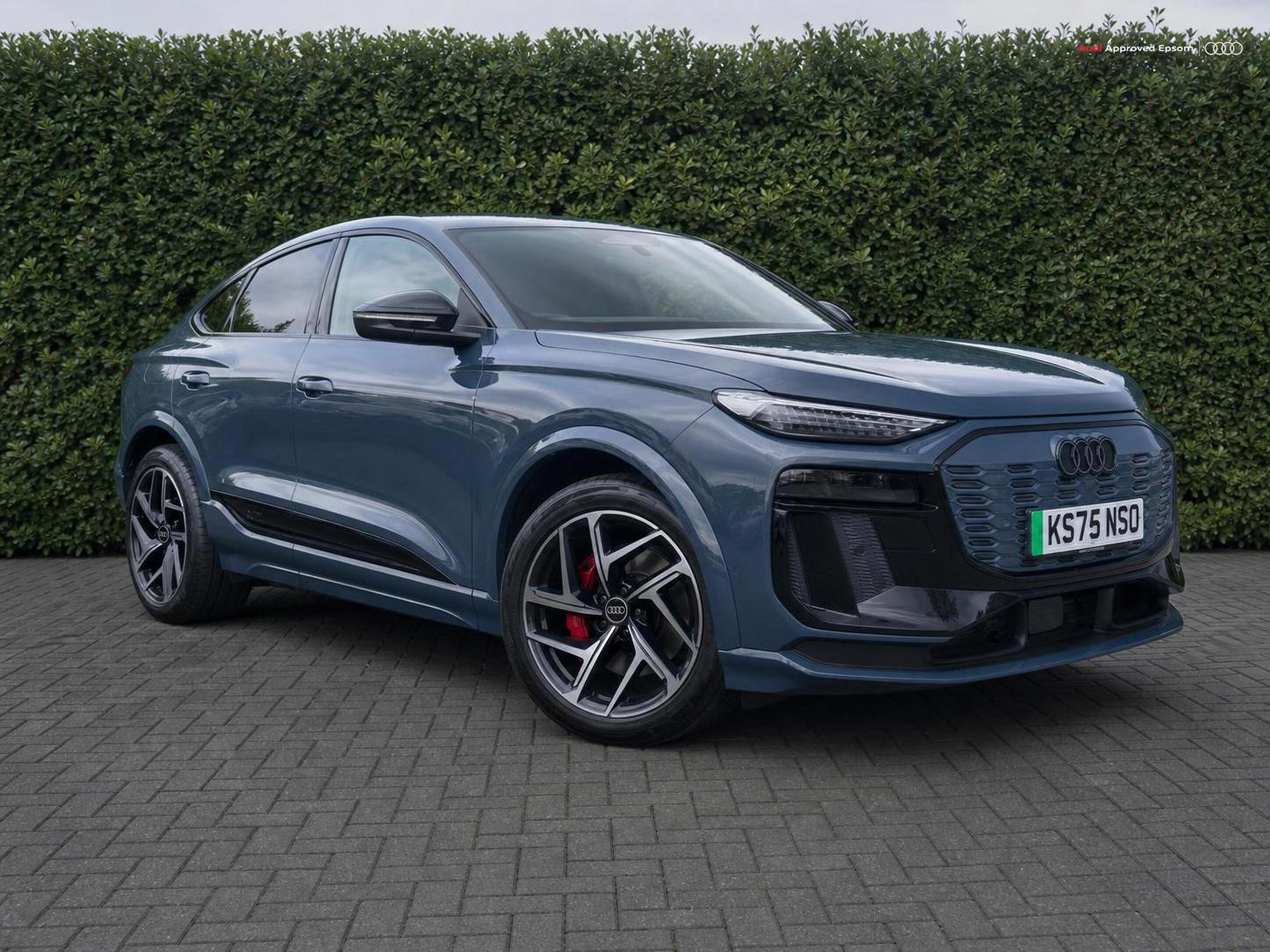 Main listing image - Audi Q6