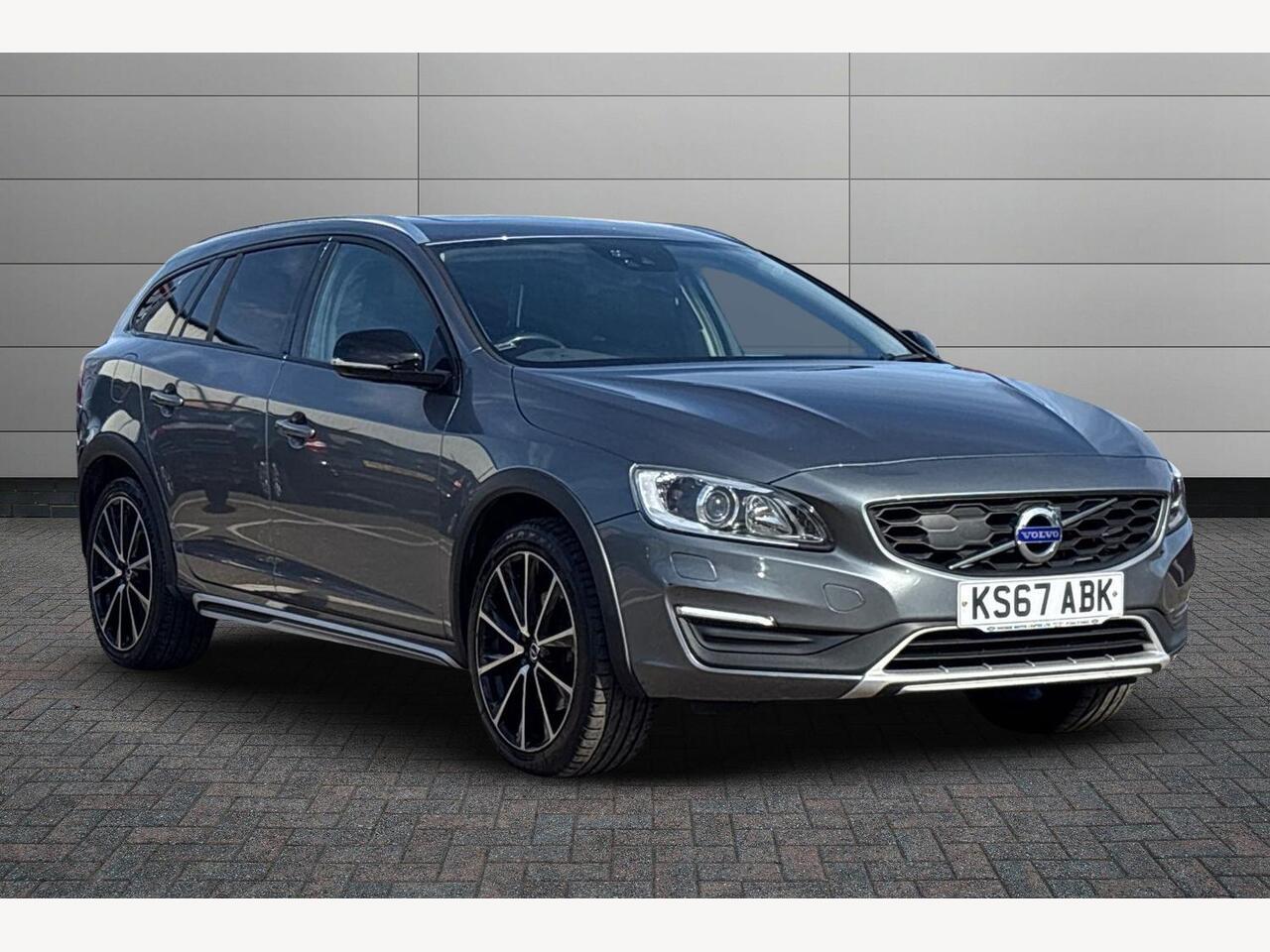 Main listing image - Volvo V60 Cross Country