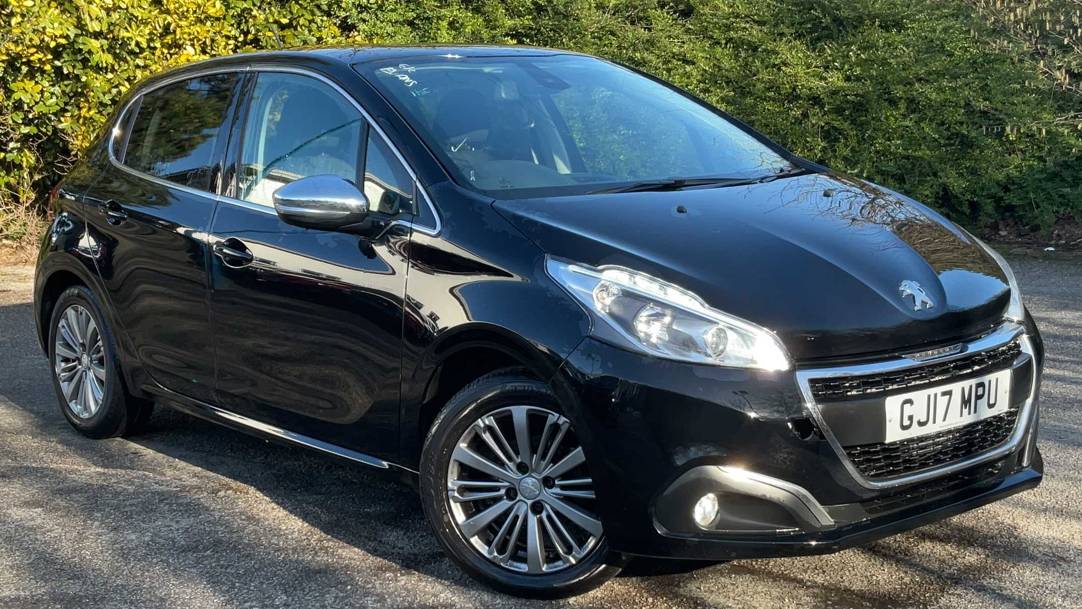 Main listing image - Peugeot 208