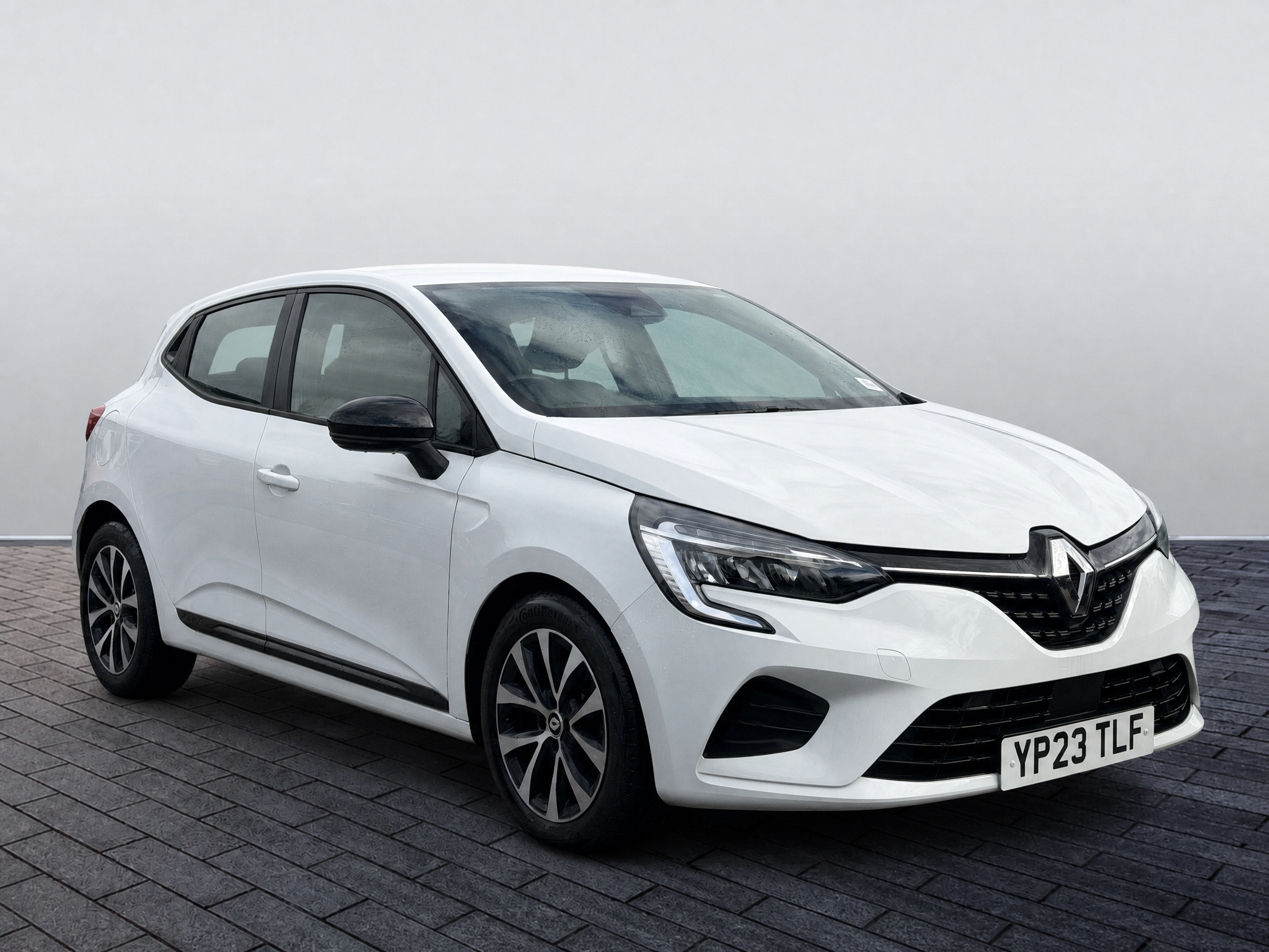 Main listing image - Renault Clio