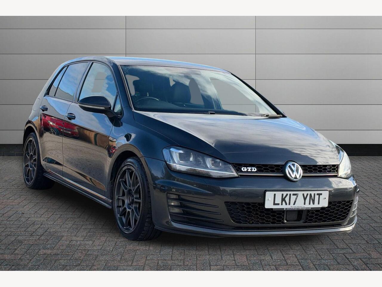 Main listing image - Volkswagen Golf