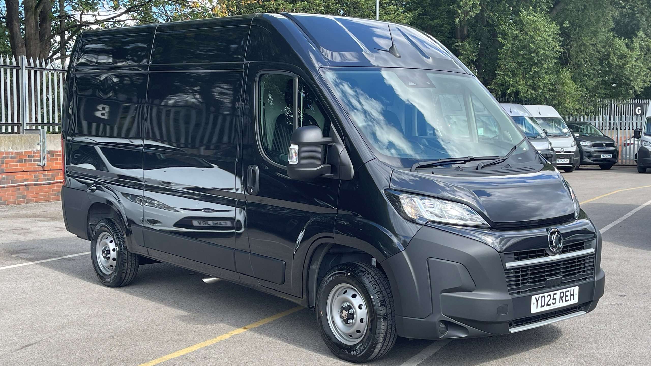 Main listing image - Vauxhall Movano