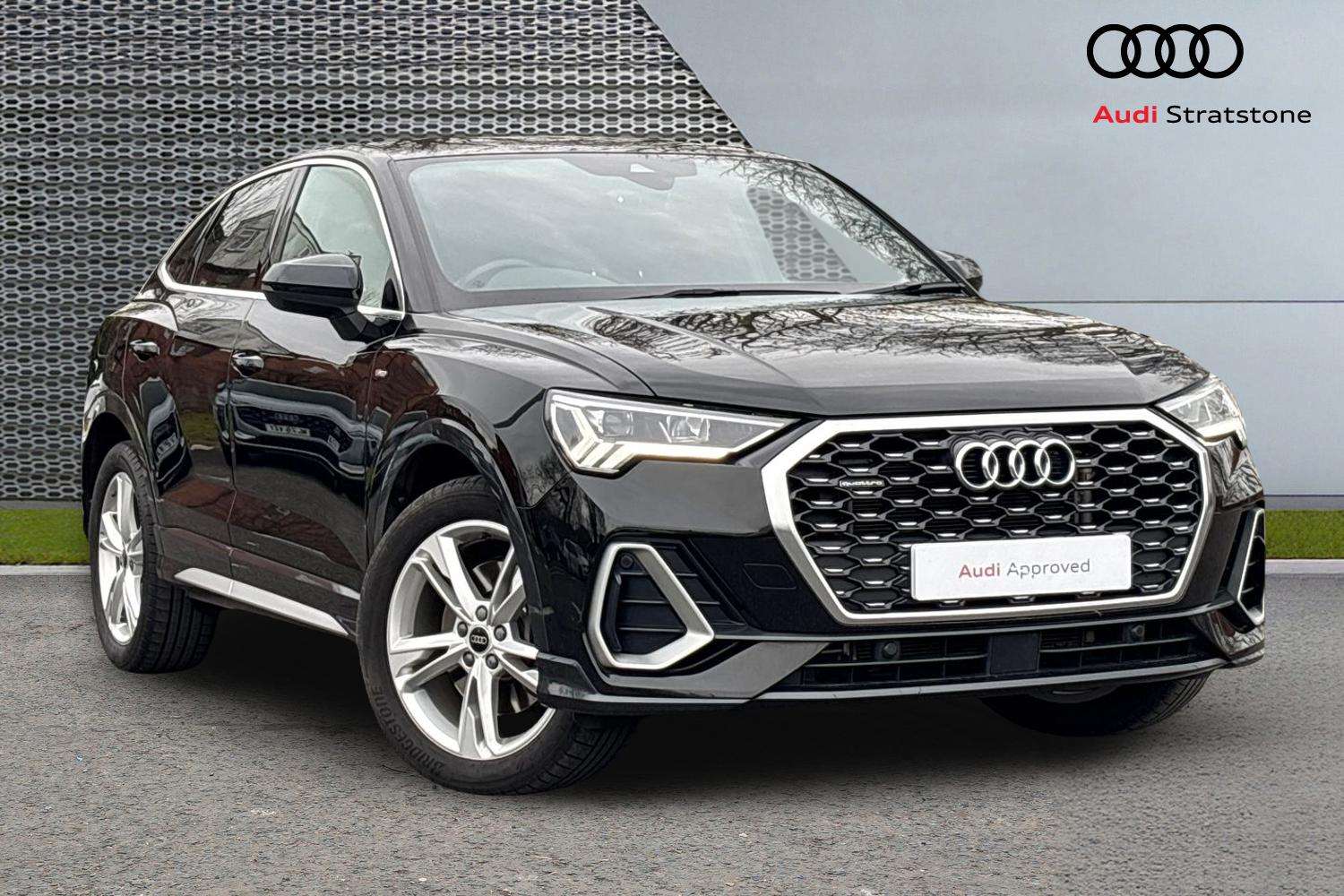 Main listing image - Audi Q3