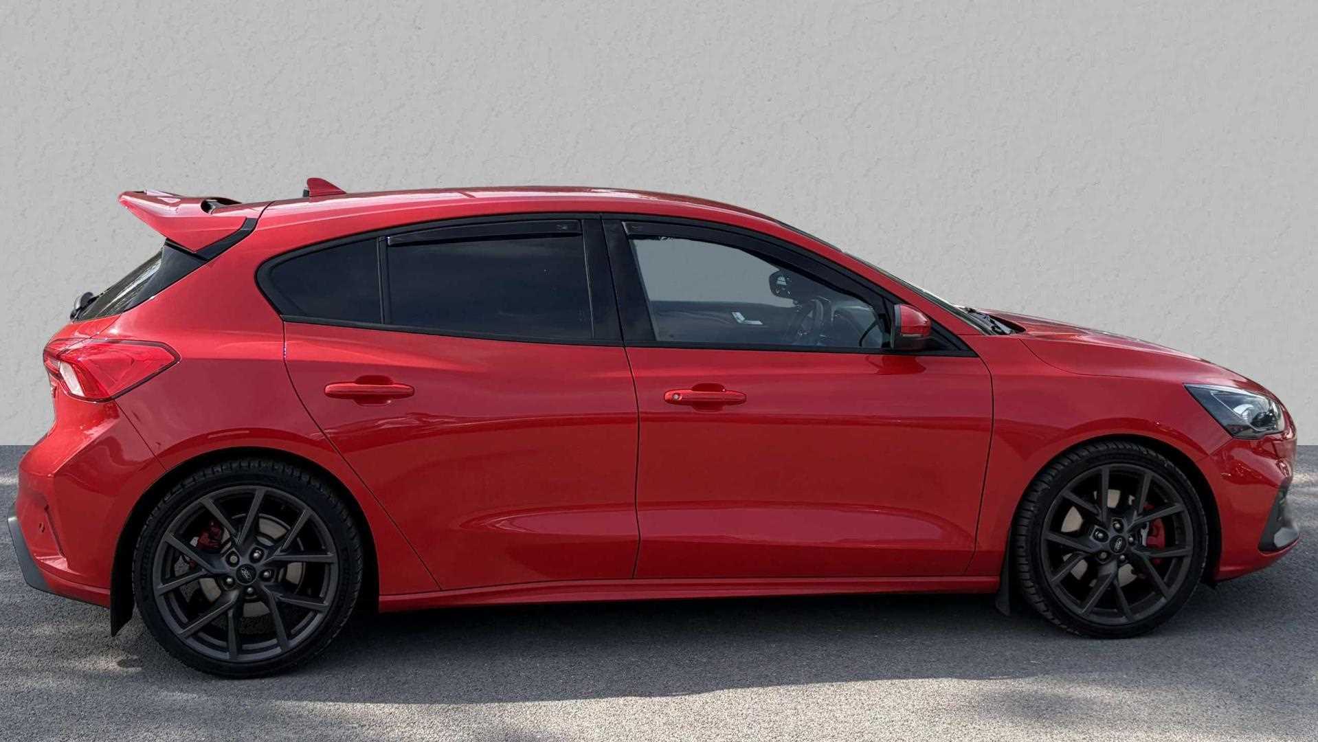 Main listing image - Ford Focus ST