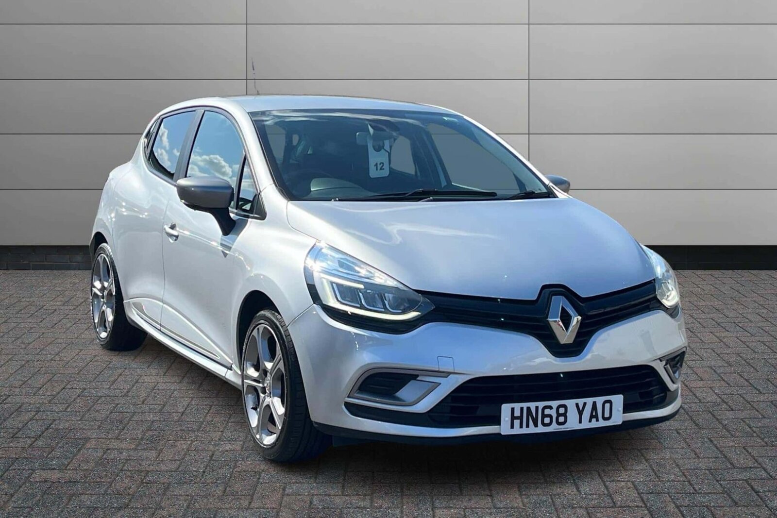 Main listing image - Renault Clio