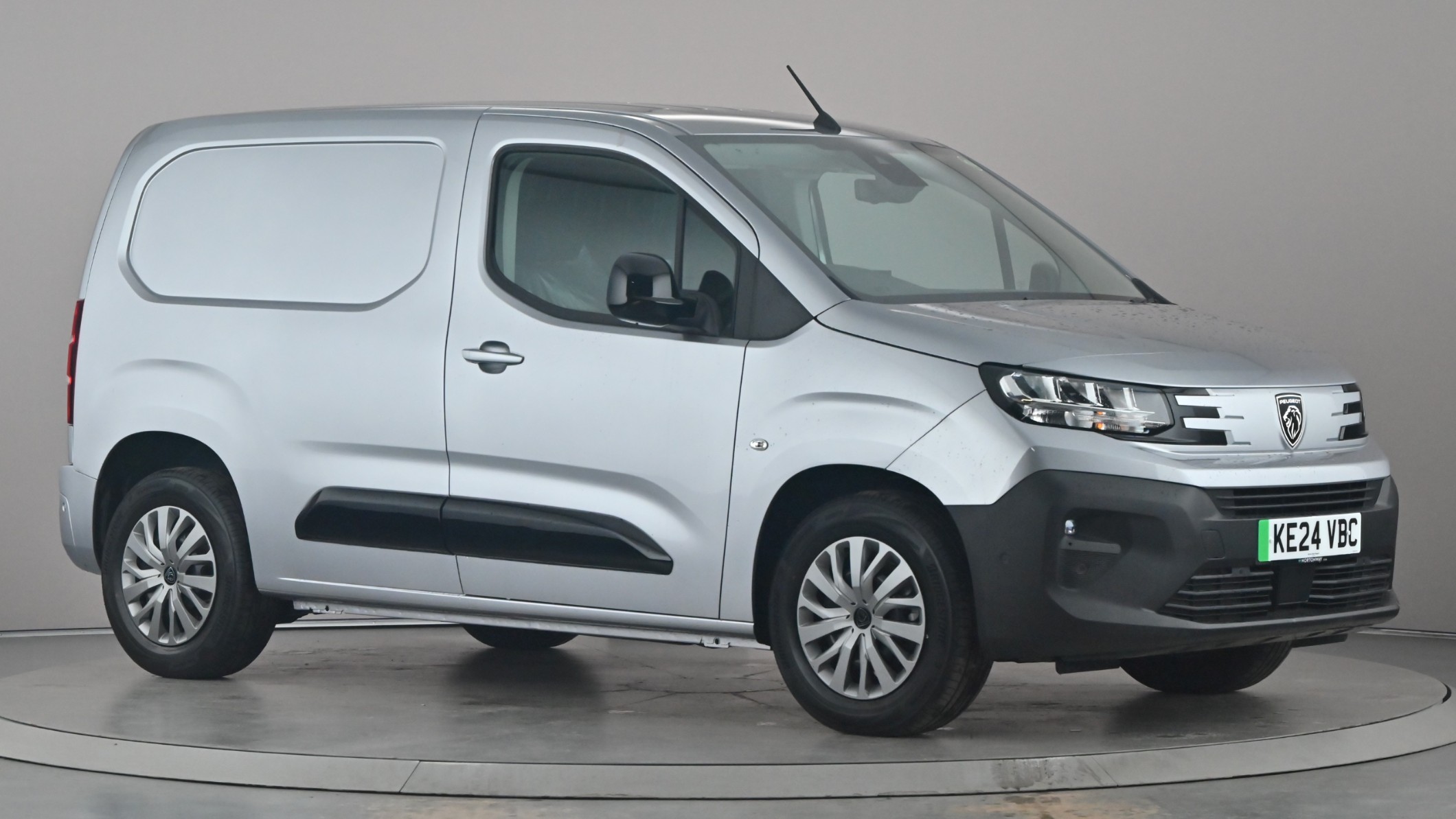 Main listing image - Peugeot e-Partner