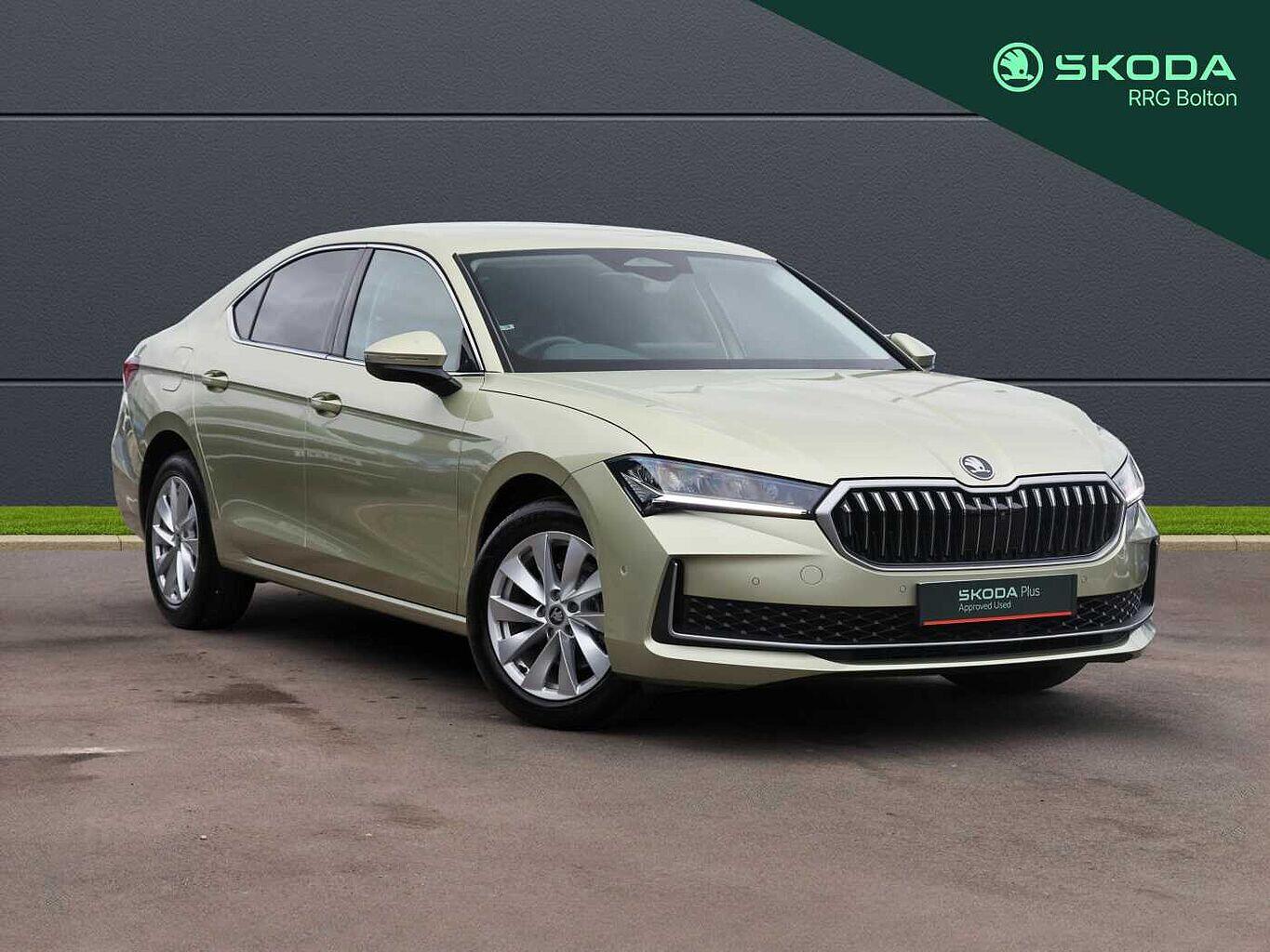 Main listing image - Skoda Superb