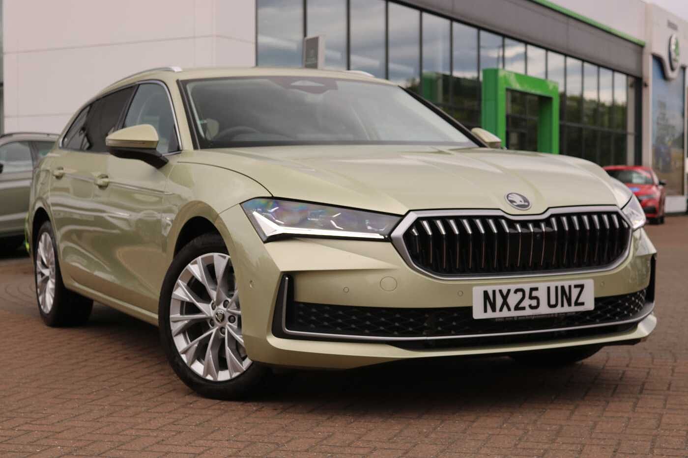 Main listing image - Skoda Superb Estate