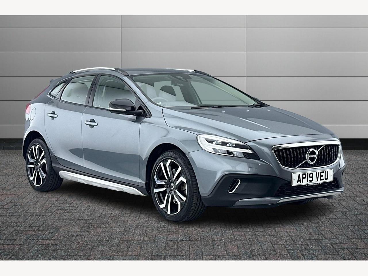 Main listing image - Volvo V40 Cross Country