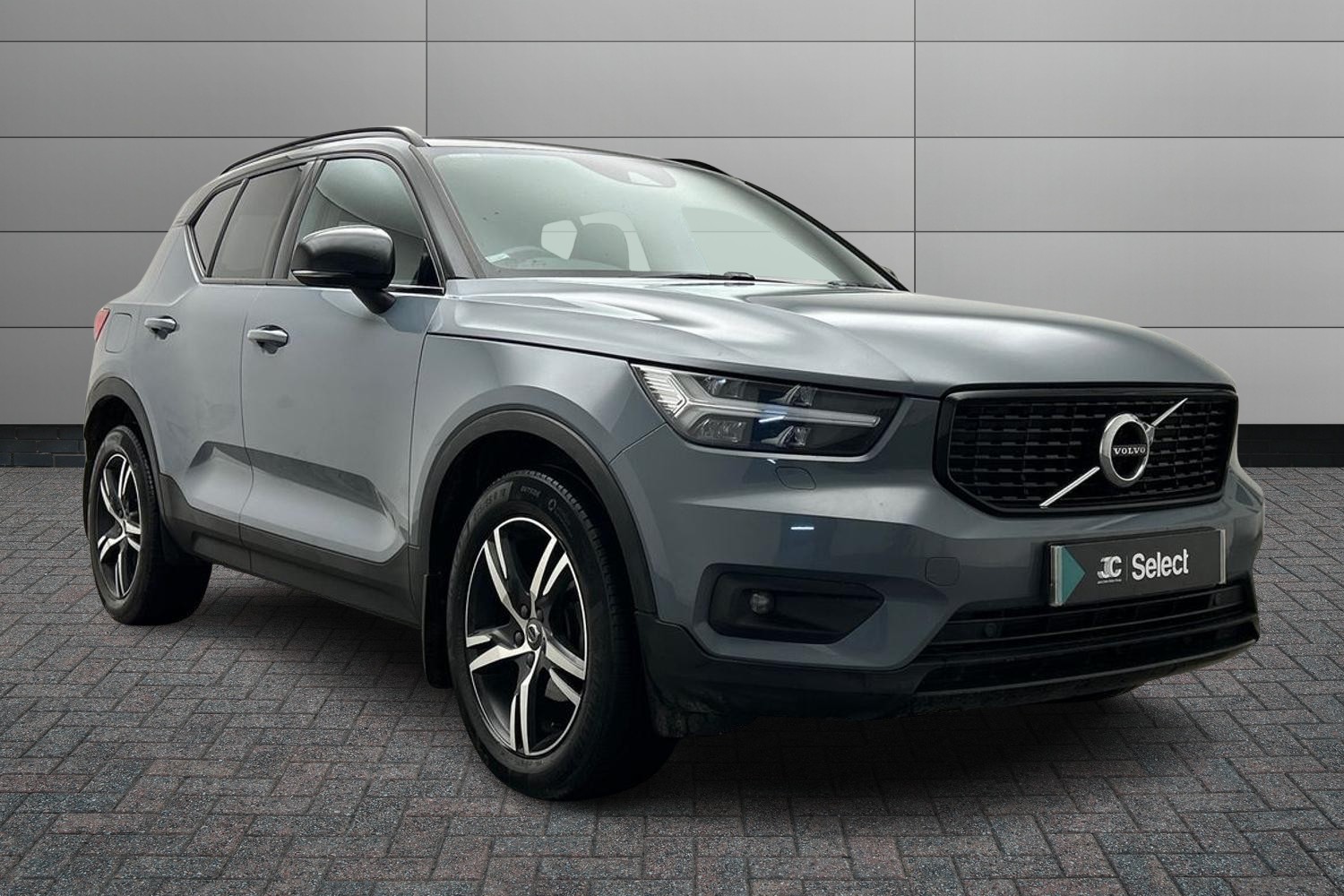 Main listing image - Volvo XC40