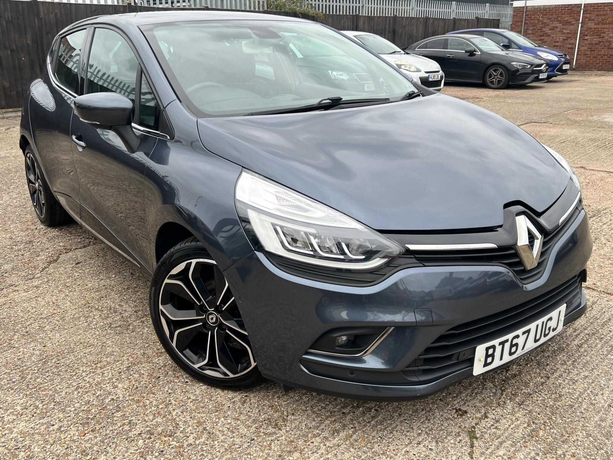 Main listing image - Renault Clio