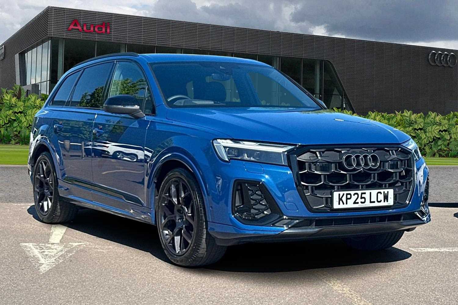 Main listing image - Audi Q7