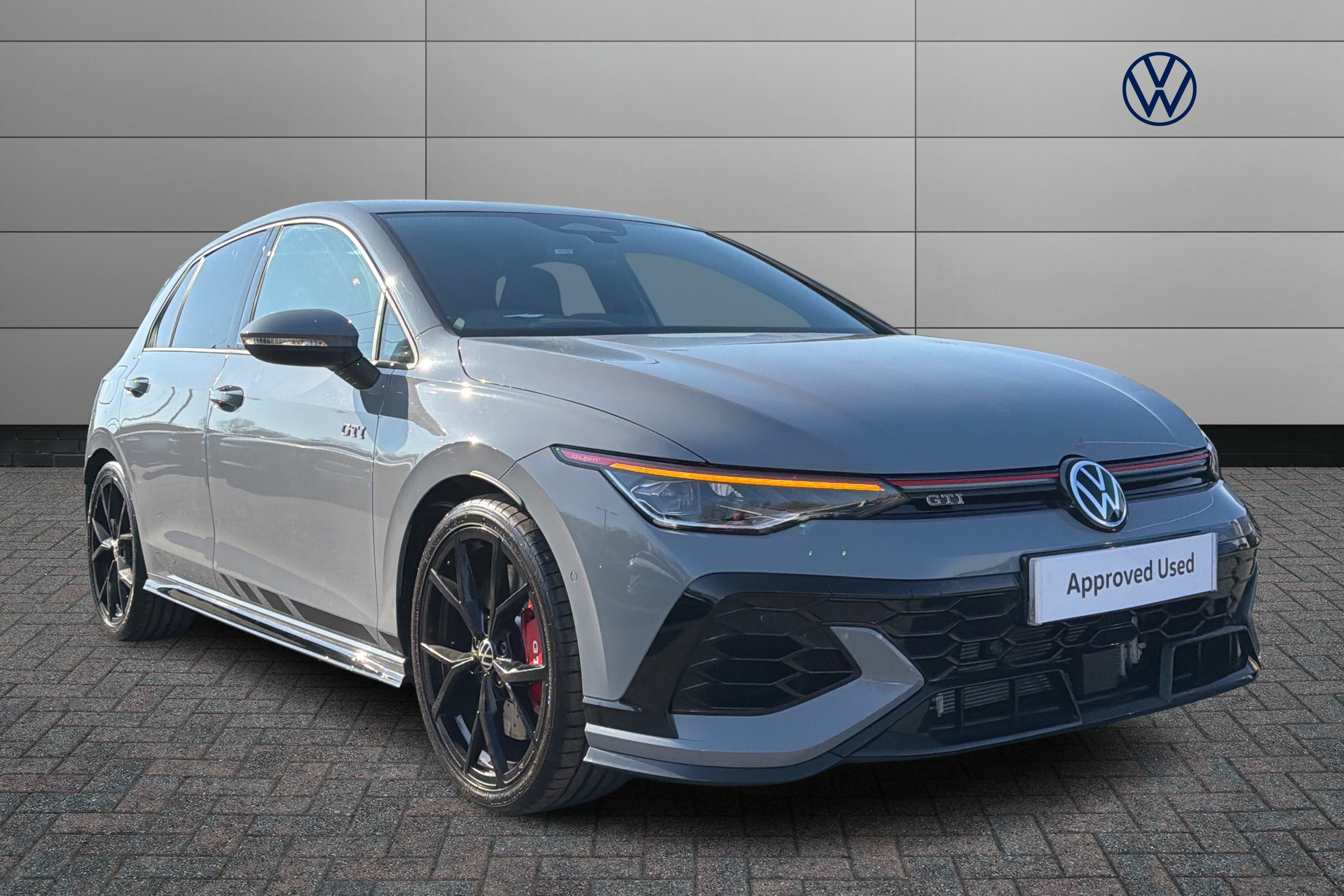 Main listing image - Volkswagen Golf