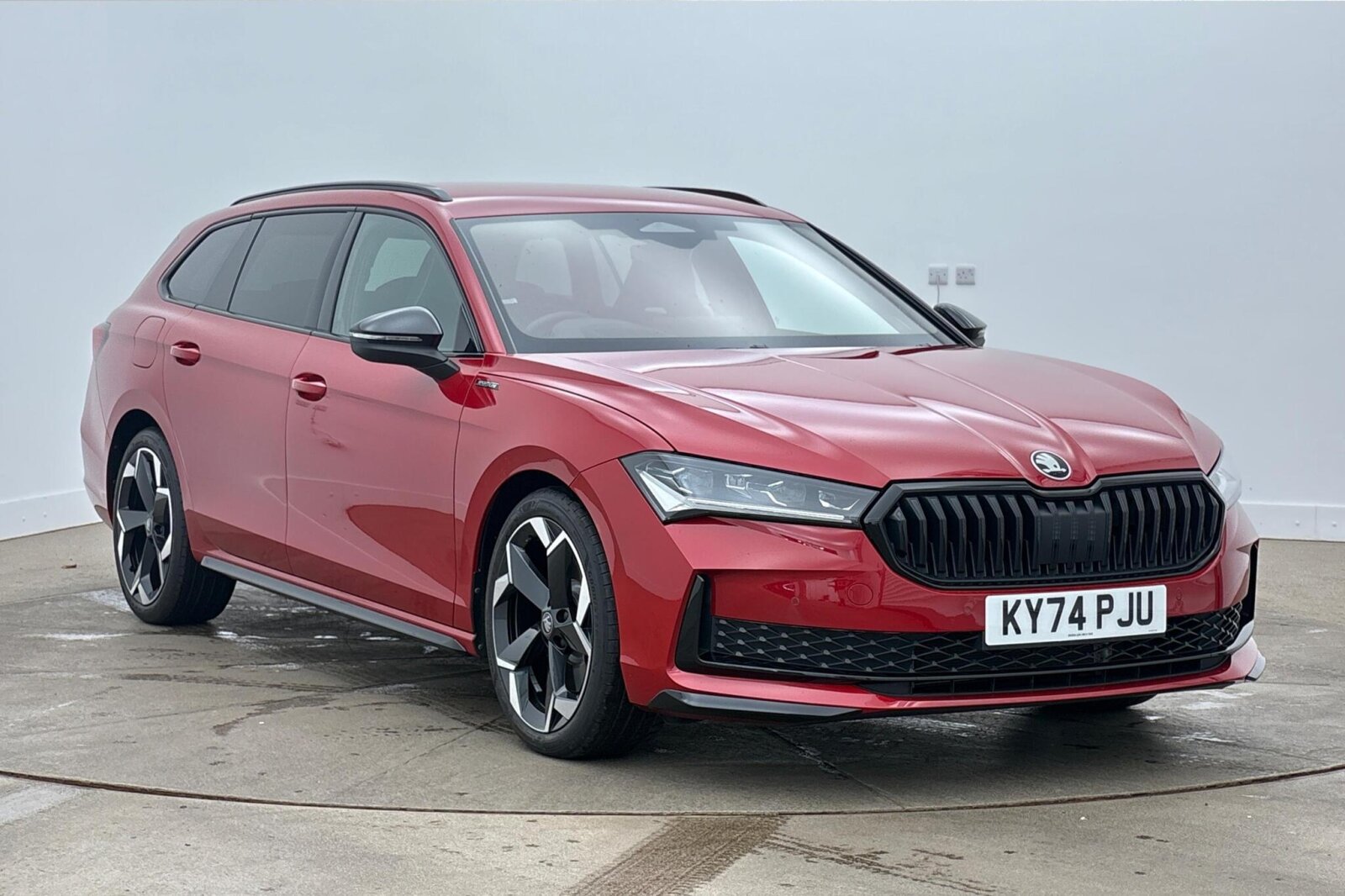 Main listing image - Skoda Superb