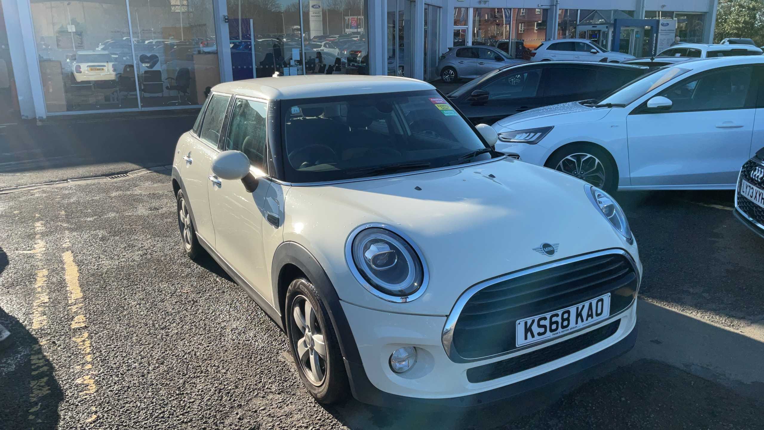 Main listing image - MINI Hatchback 5dr