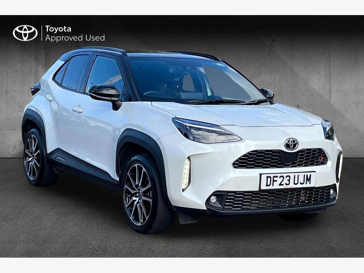 Main listing image - Toyota Yaris Cross