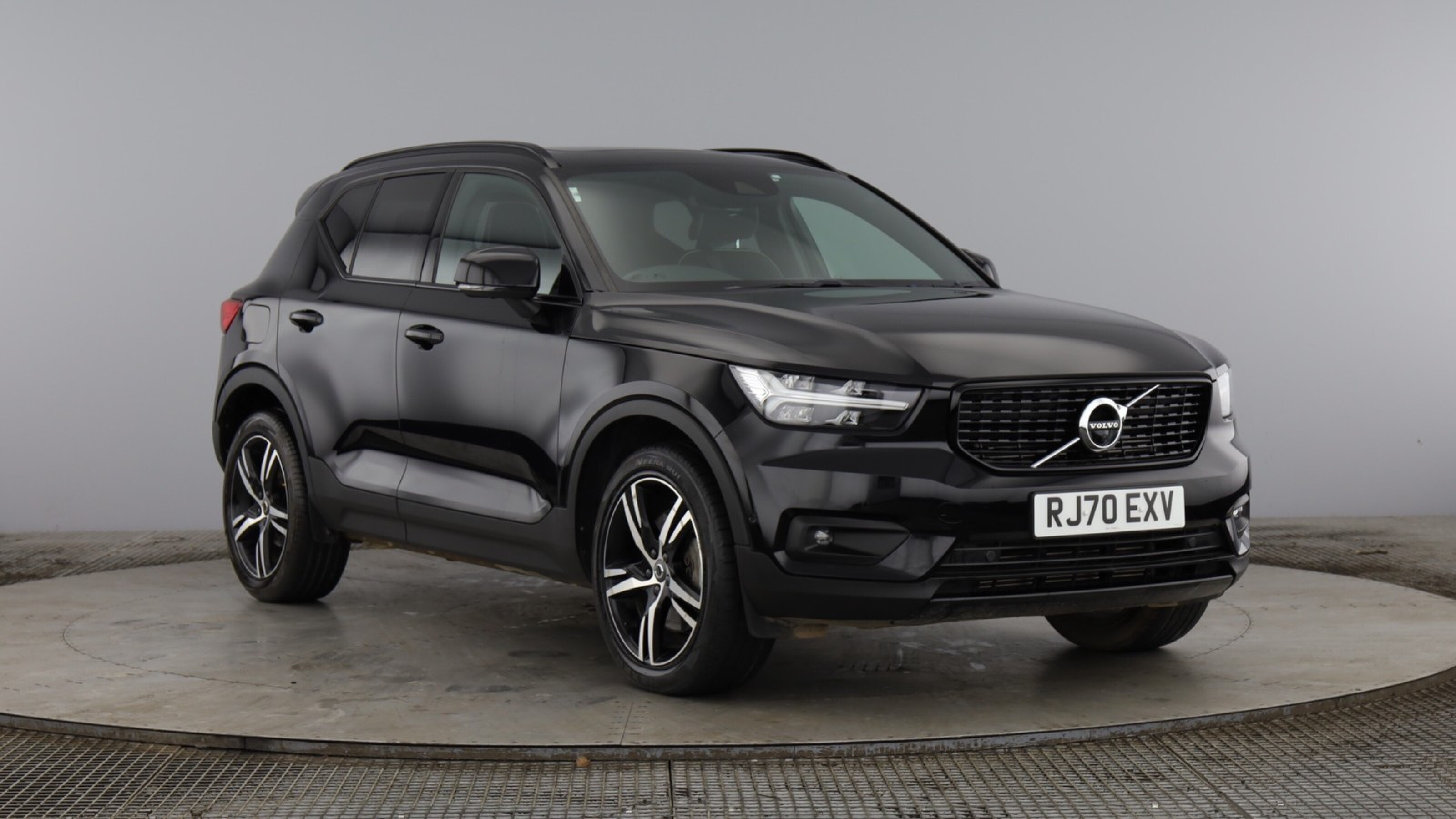 Main listing image - Volvo XC40