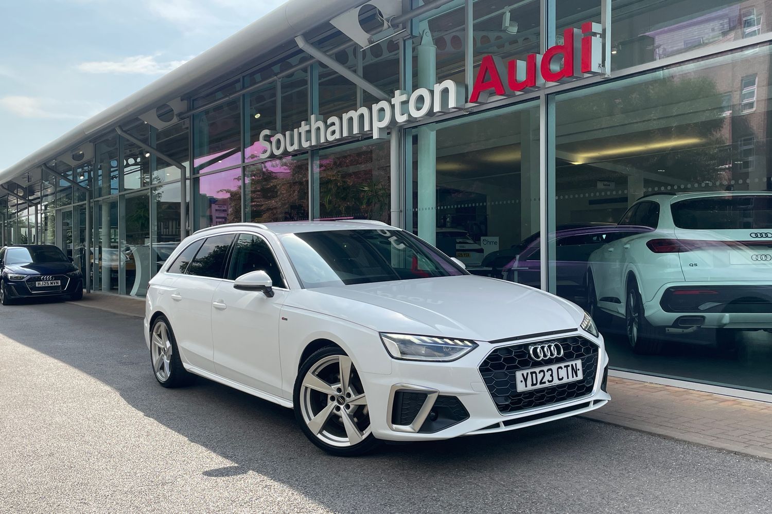 Main listing image - Audi A4 Avant