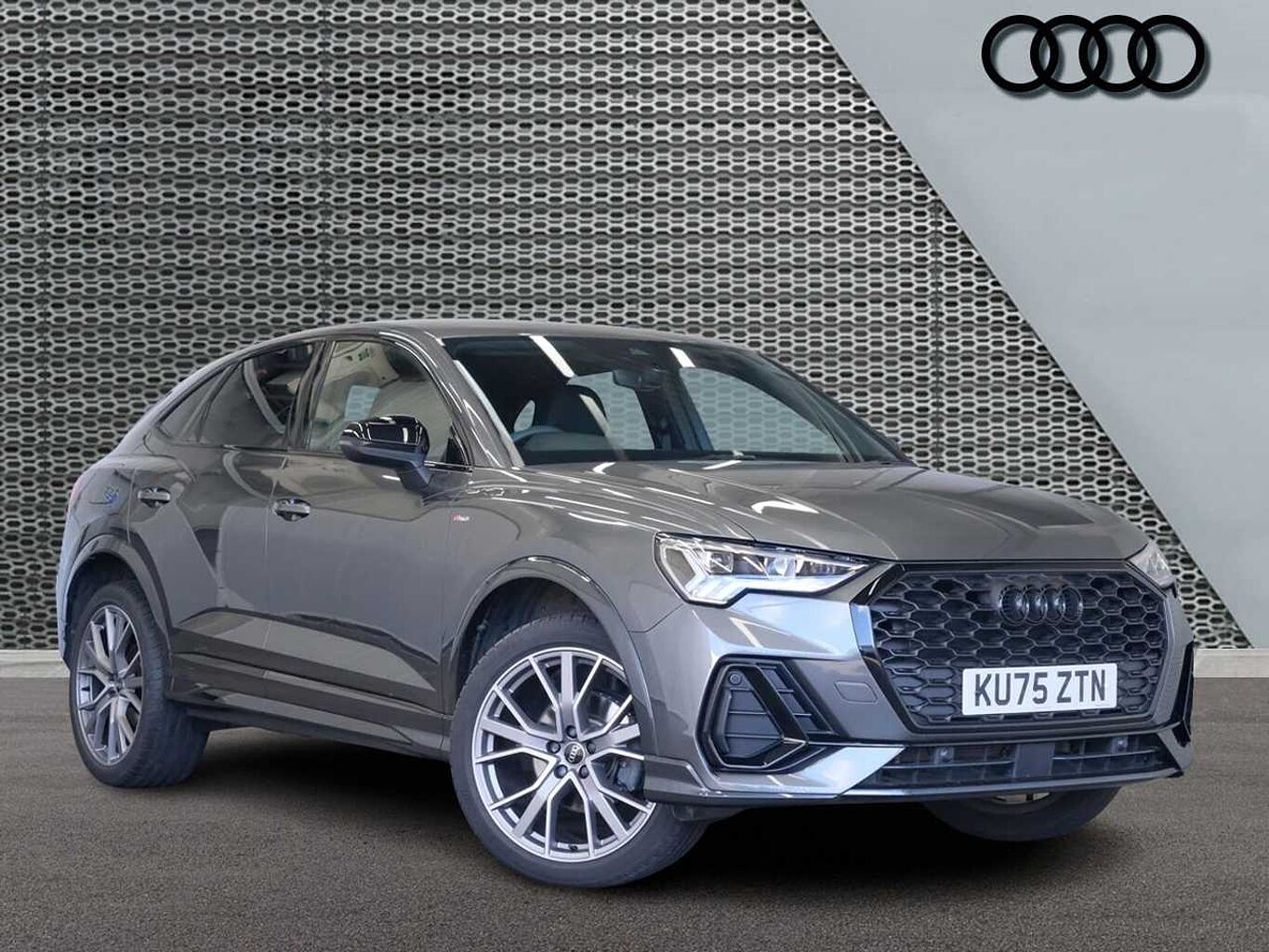 Main listing image - Audi Q3