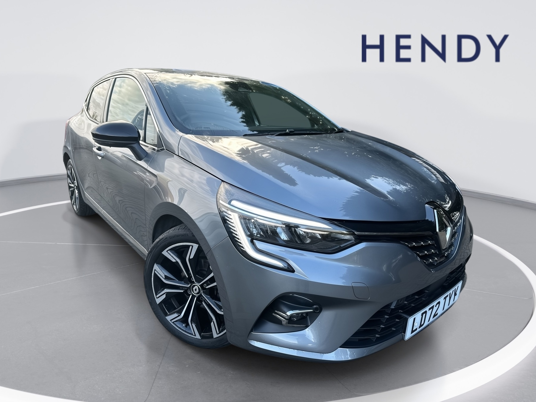 Main listing image - Renault Clio