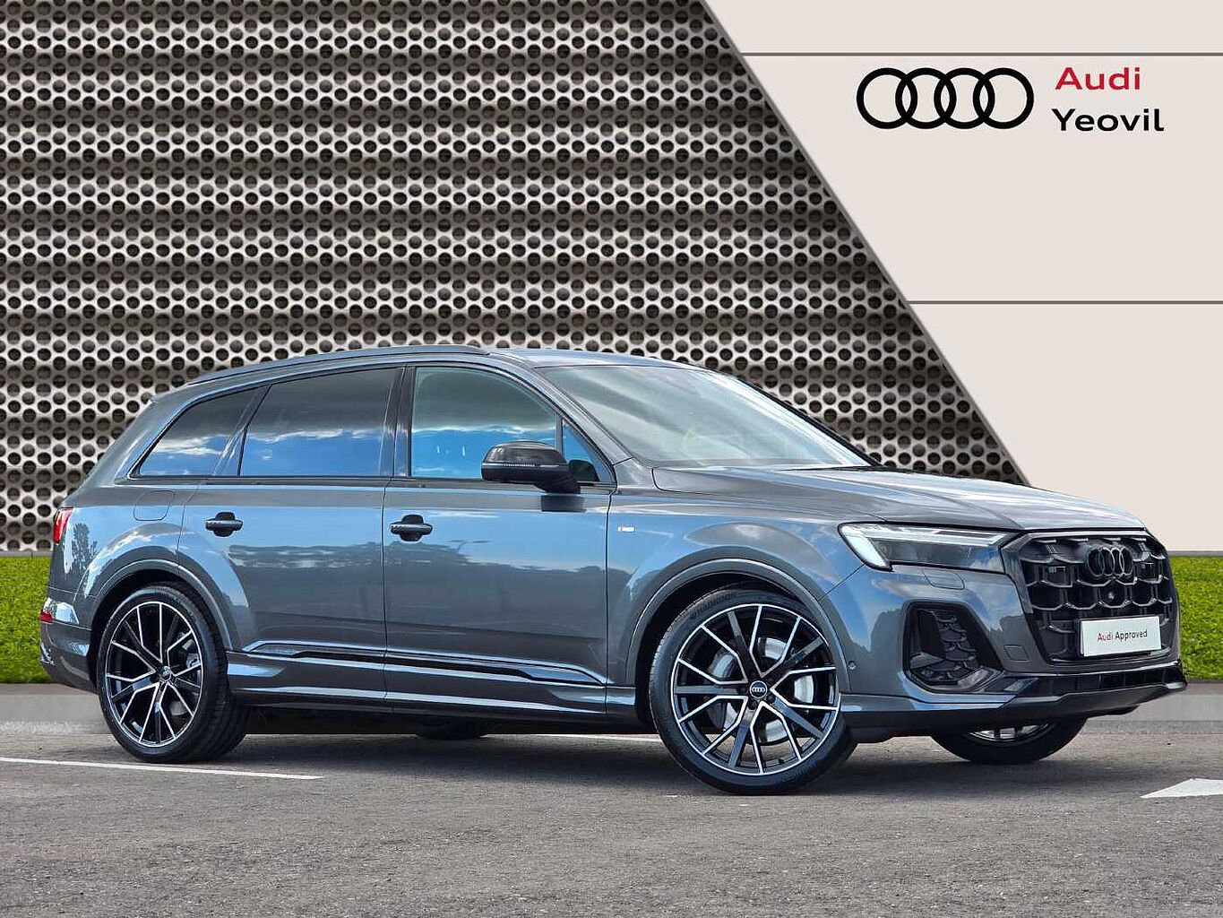 Main listing image - Audi Q7