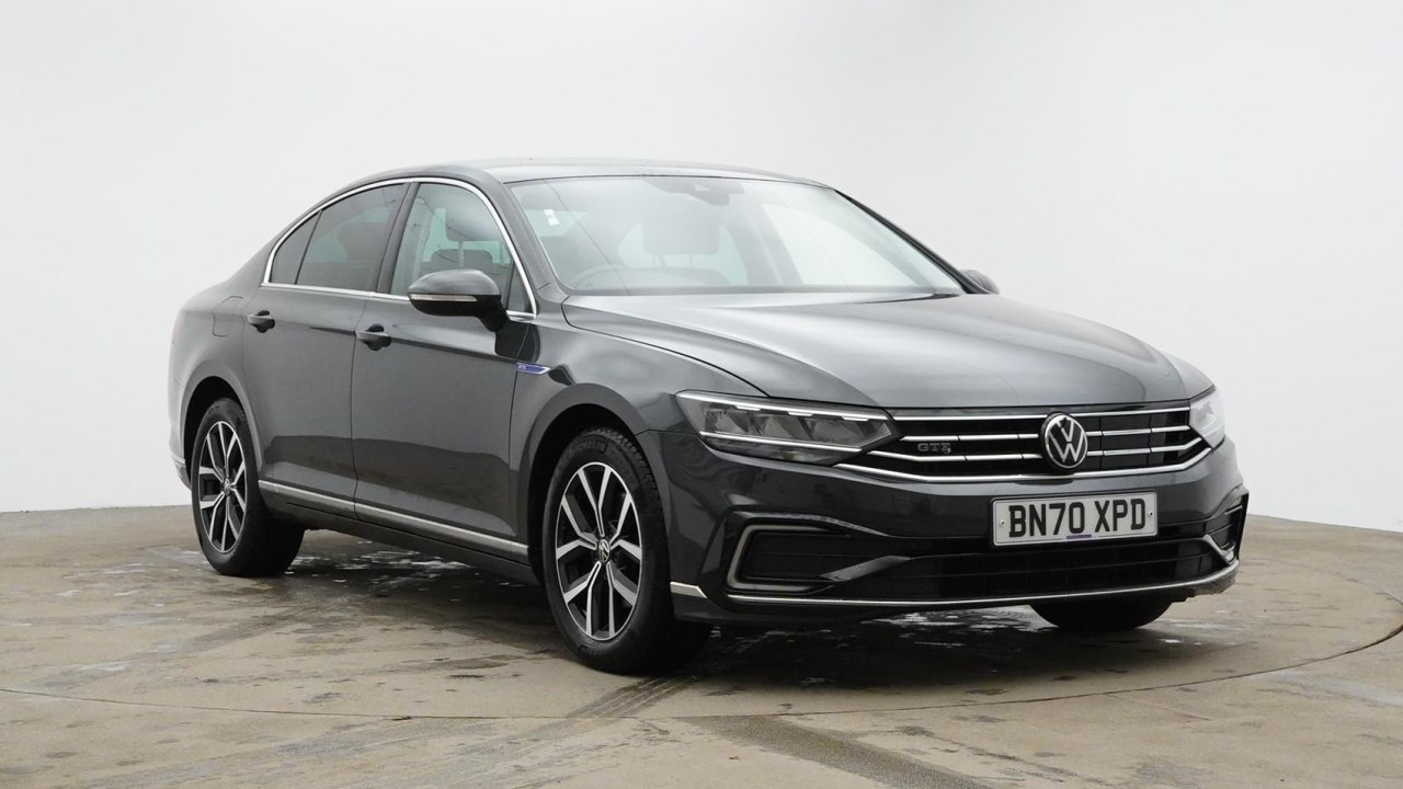 Main listing image - Volkswagen Passat GTE