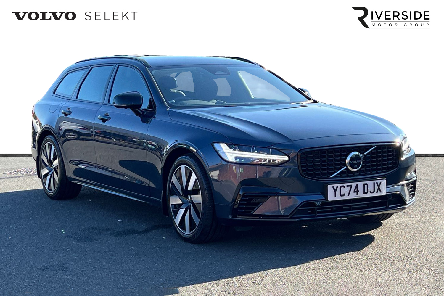 Main listing image - Volvo V90 Cross Country