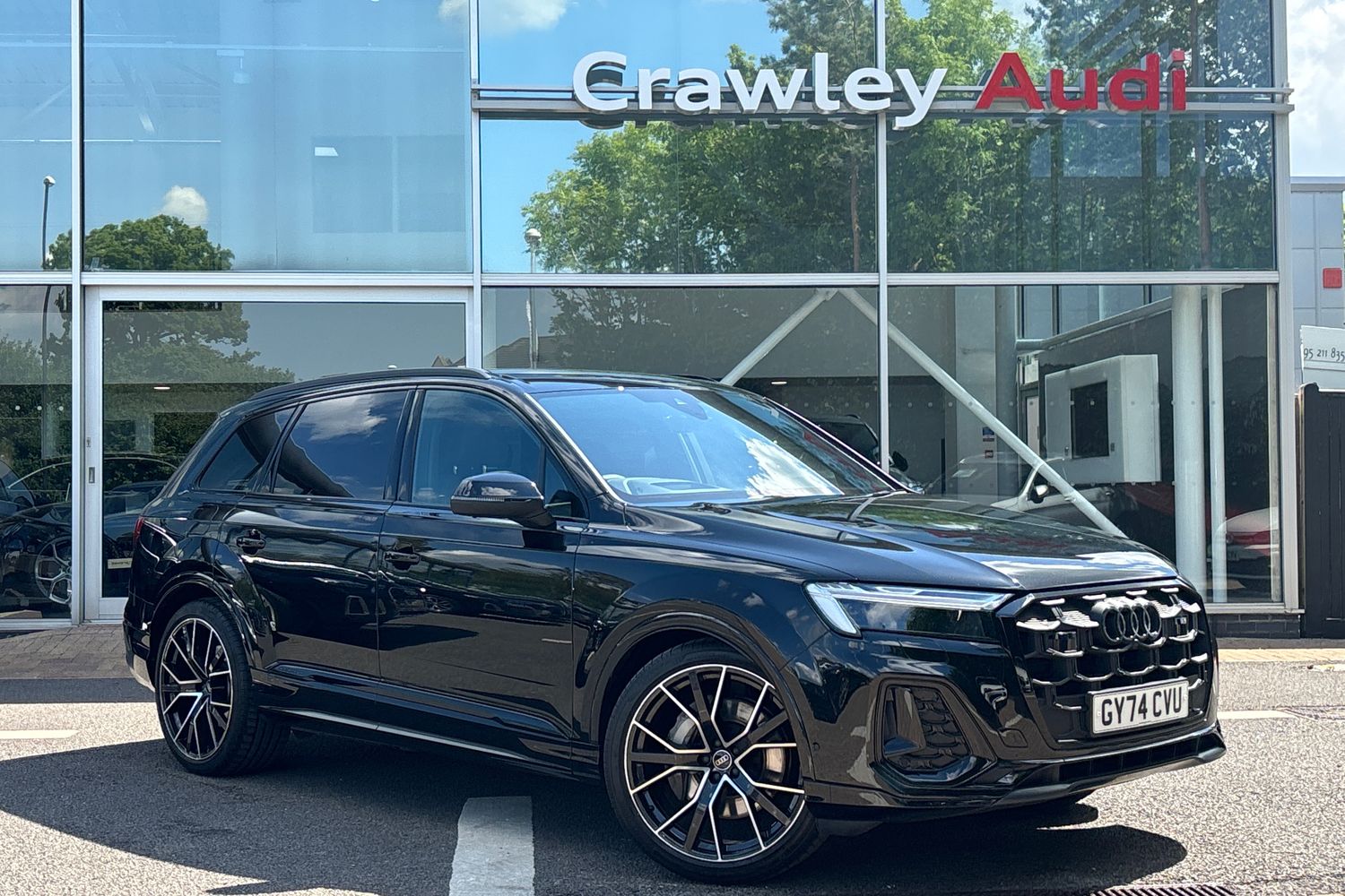 Main listing image - Audi Q7