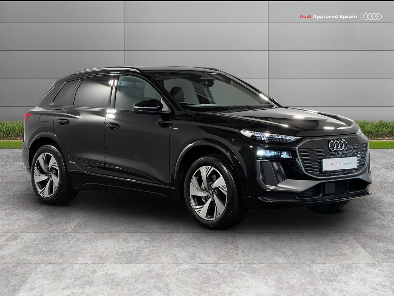 Main listing image - Audi Q6 e-tron