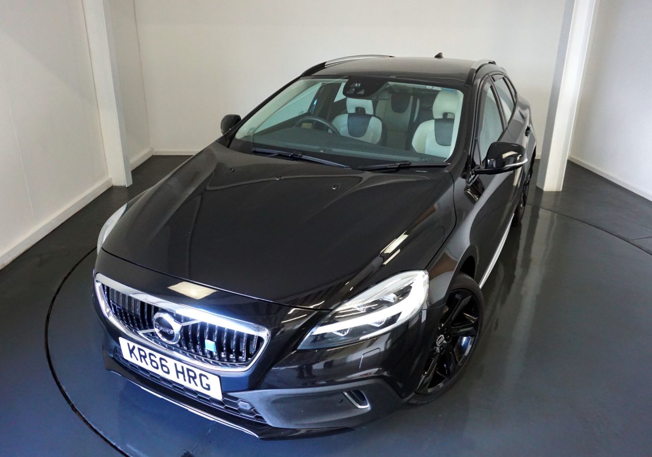 Main listing image - Volvo V40 Cross Country