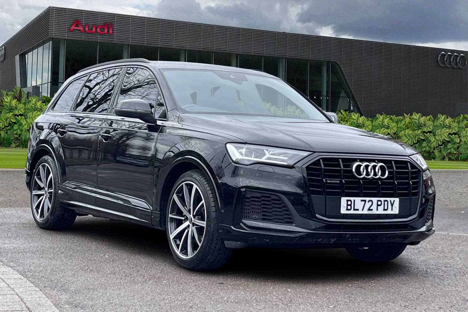 Main listing image - Audi Q7