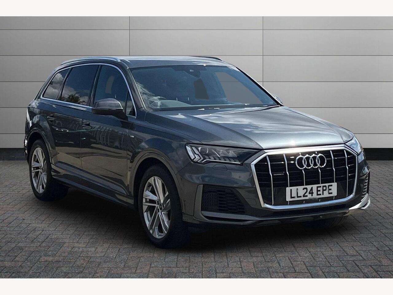 Main listing image - Audi Q7