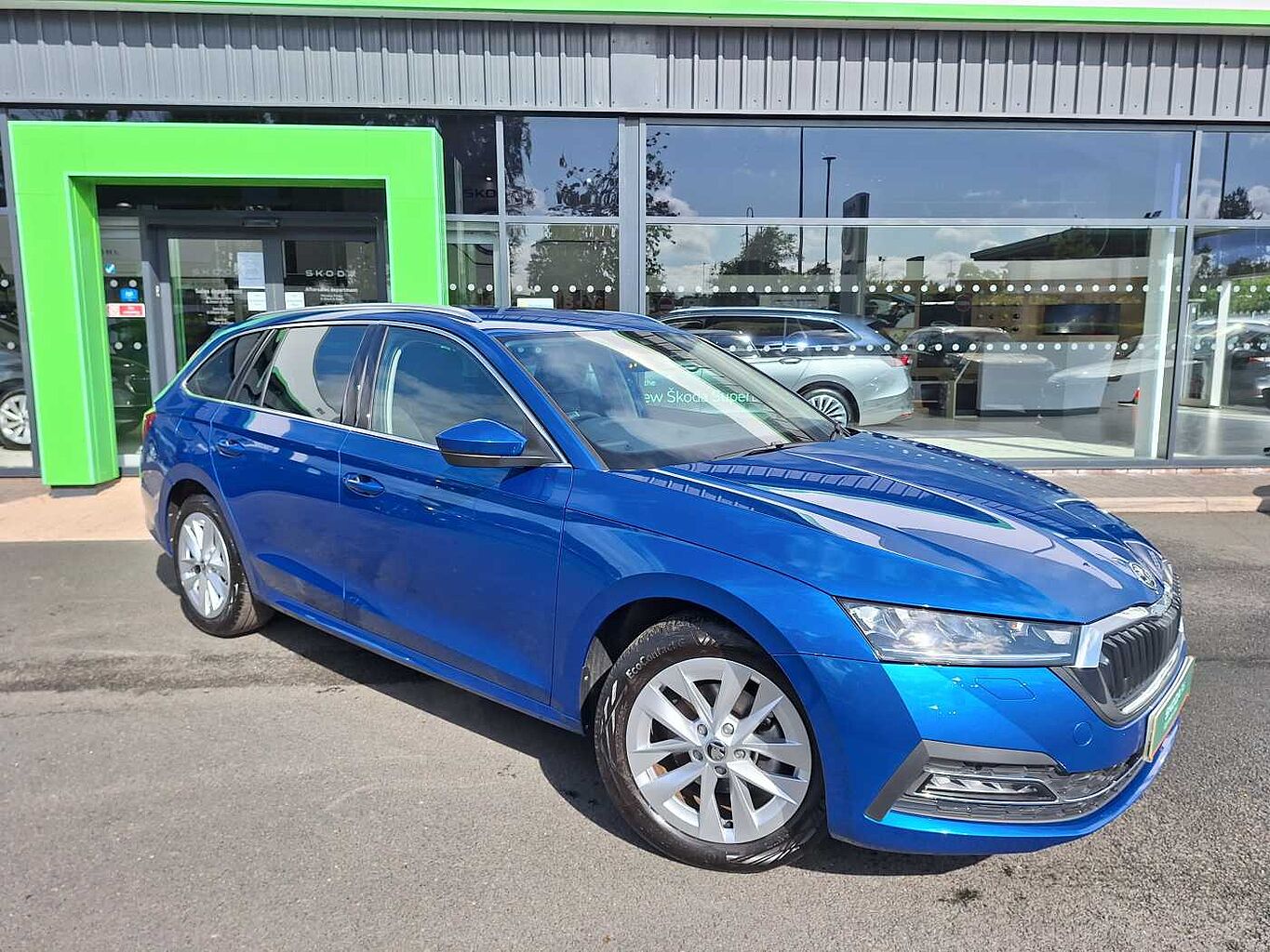 Main listing image - Skoda Octavia Estate