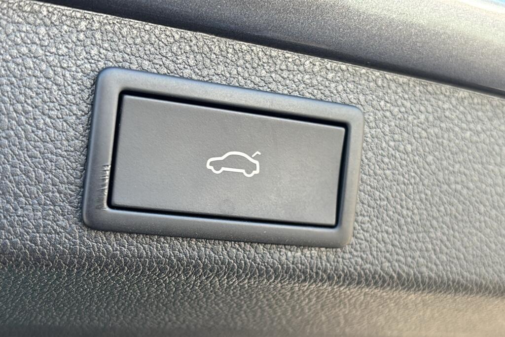 Main listing image - Skoda Superb Estate